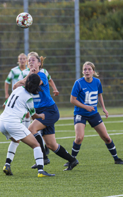 Fodboldpiger I Takling